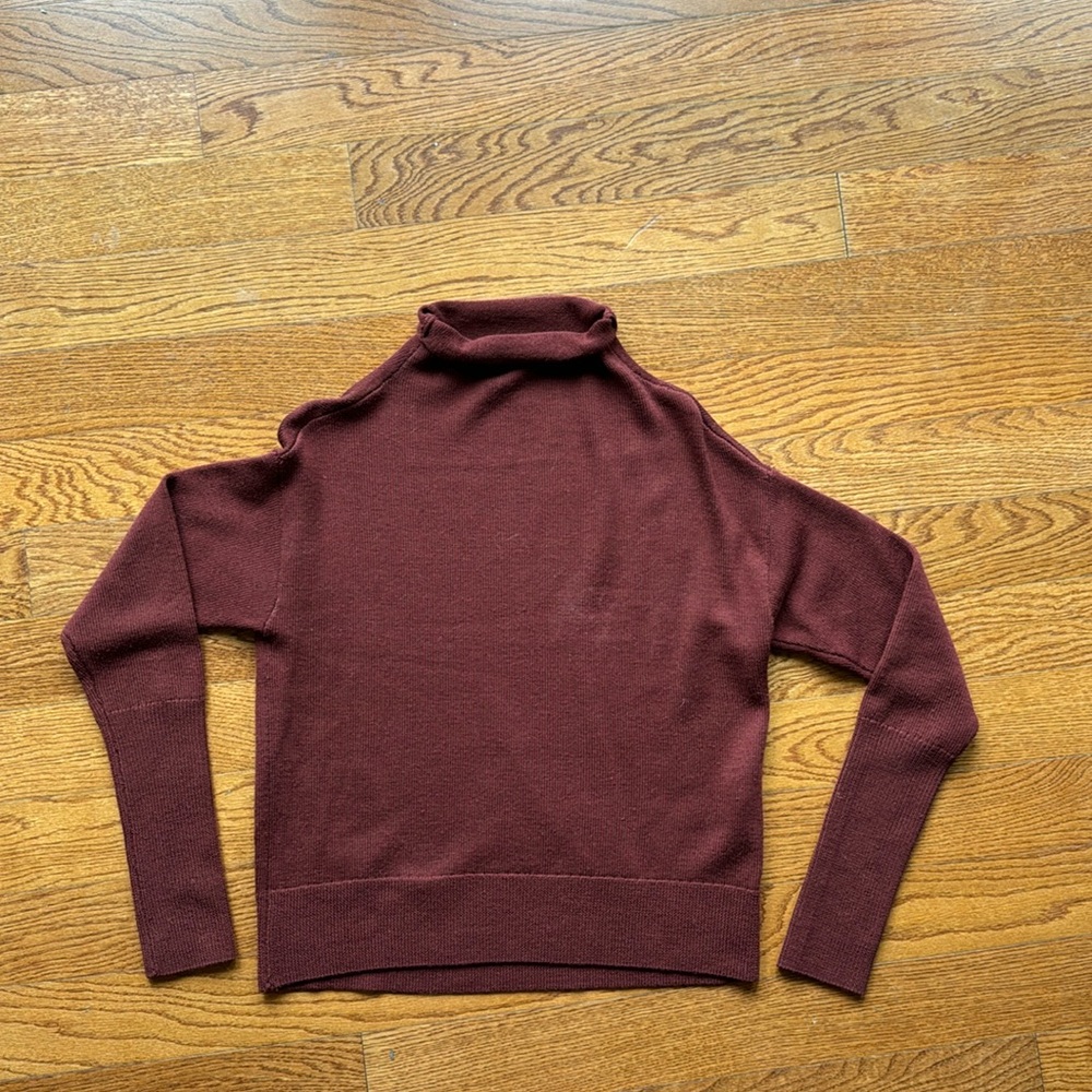 Wilfred sweater in excellent condition